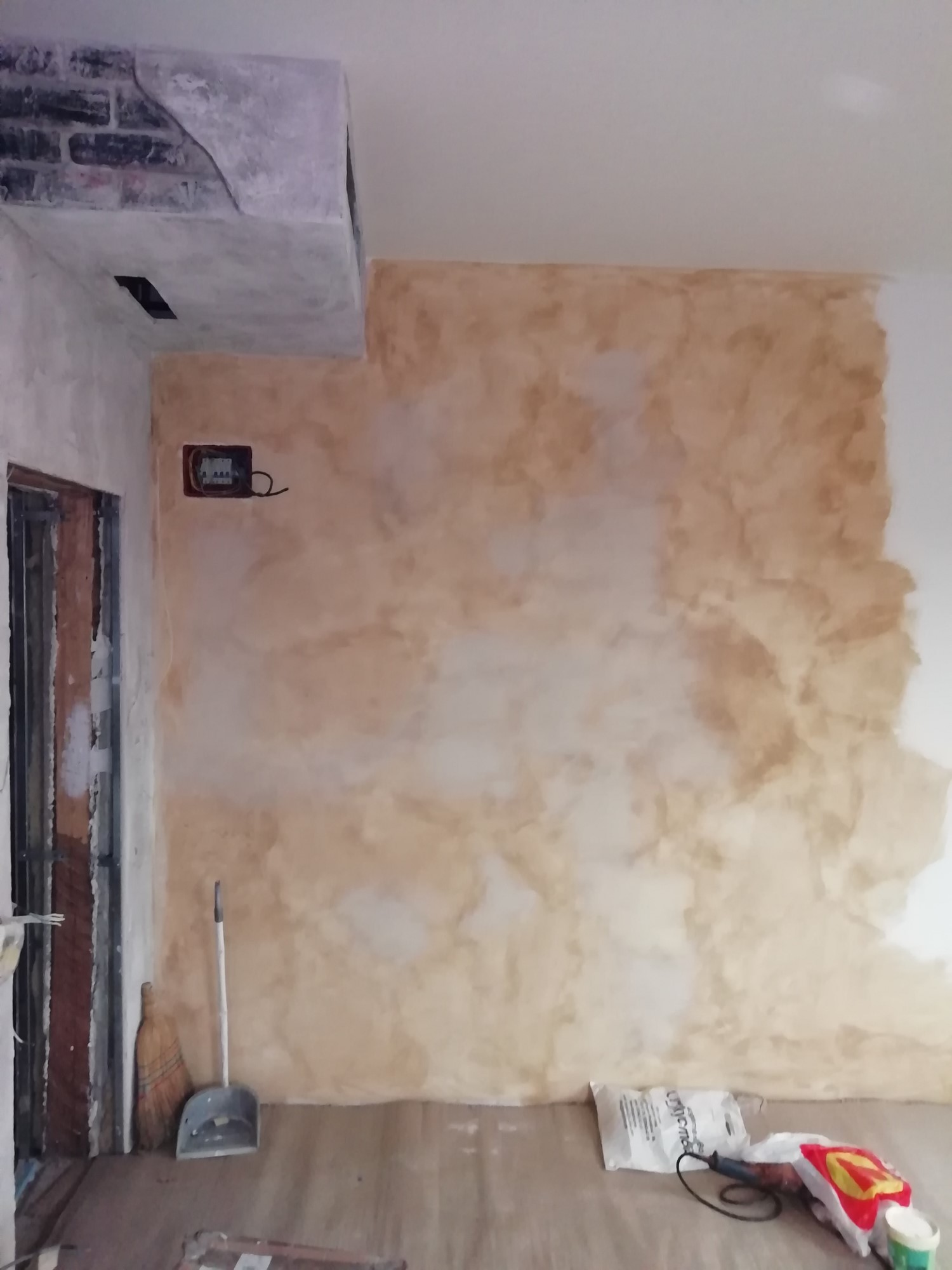 Полагане на интериорни мазилки